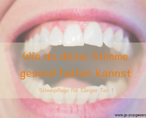 Ein lachender Mund. Wie Sänger ihre Stimme gesund halten können.