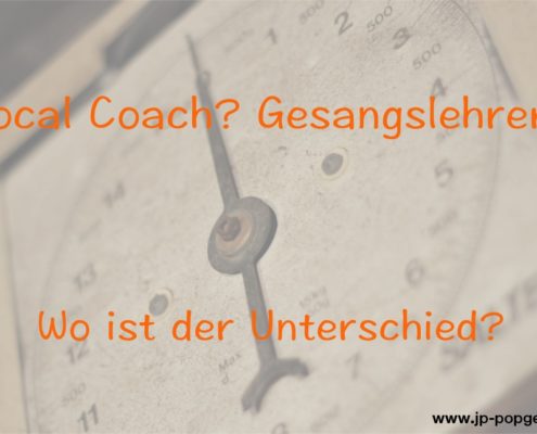 Eine Waage als Symbol für den Unterschied zwischen Gesangslehrer und Vocal Coach