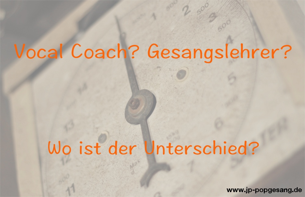 Eine Waage als Symbol für den Unterschied zwischen Gesangslehrer und Vocal Coach