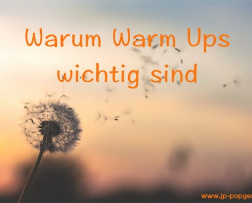Warum Warm Ups wichtig sind Das Foto zeigt eine Pusteblume im Sonnenuntergang.