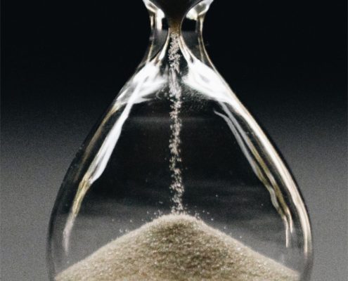 Sänger brauchen Geduld genauso wie der Sand, der durch die Sanduhr fließt.