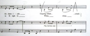 Noten für Gesangsstimme und Klavier mit dem Text "the chemicals ... gasping inhale ... exhale" in der oberen Zeile.